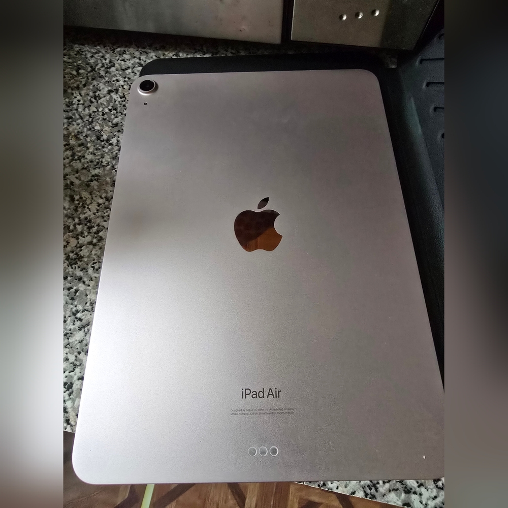 Apple iPad Air - Sleek Pink Finish